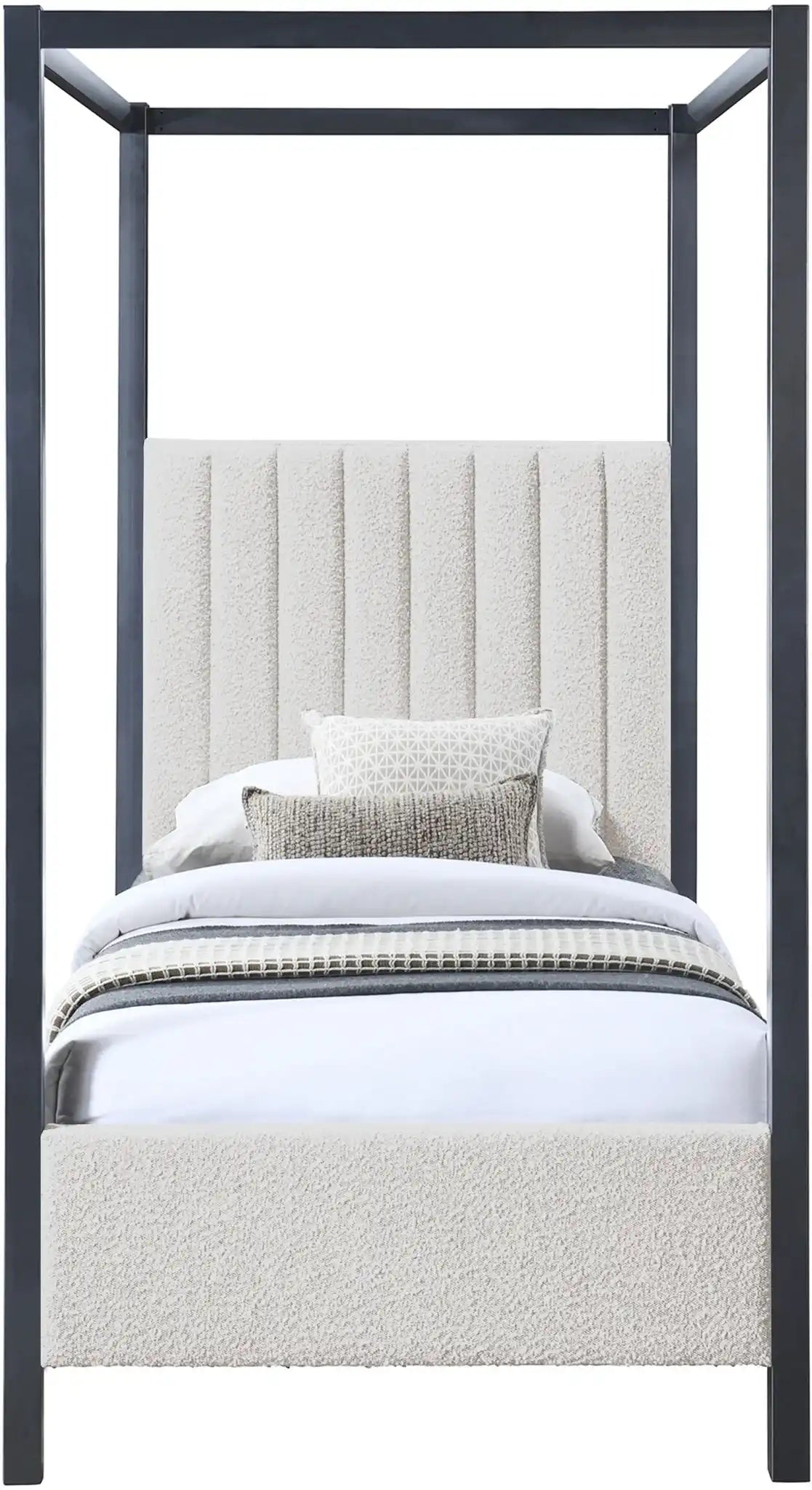 Kelly - Bed