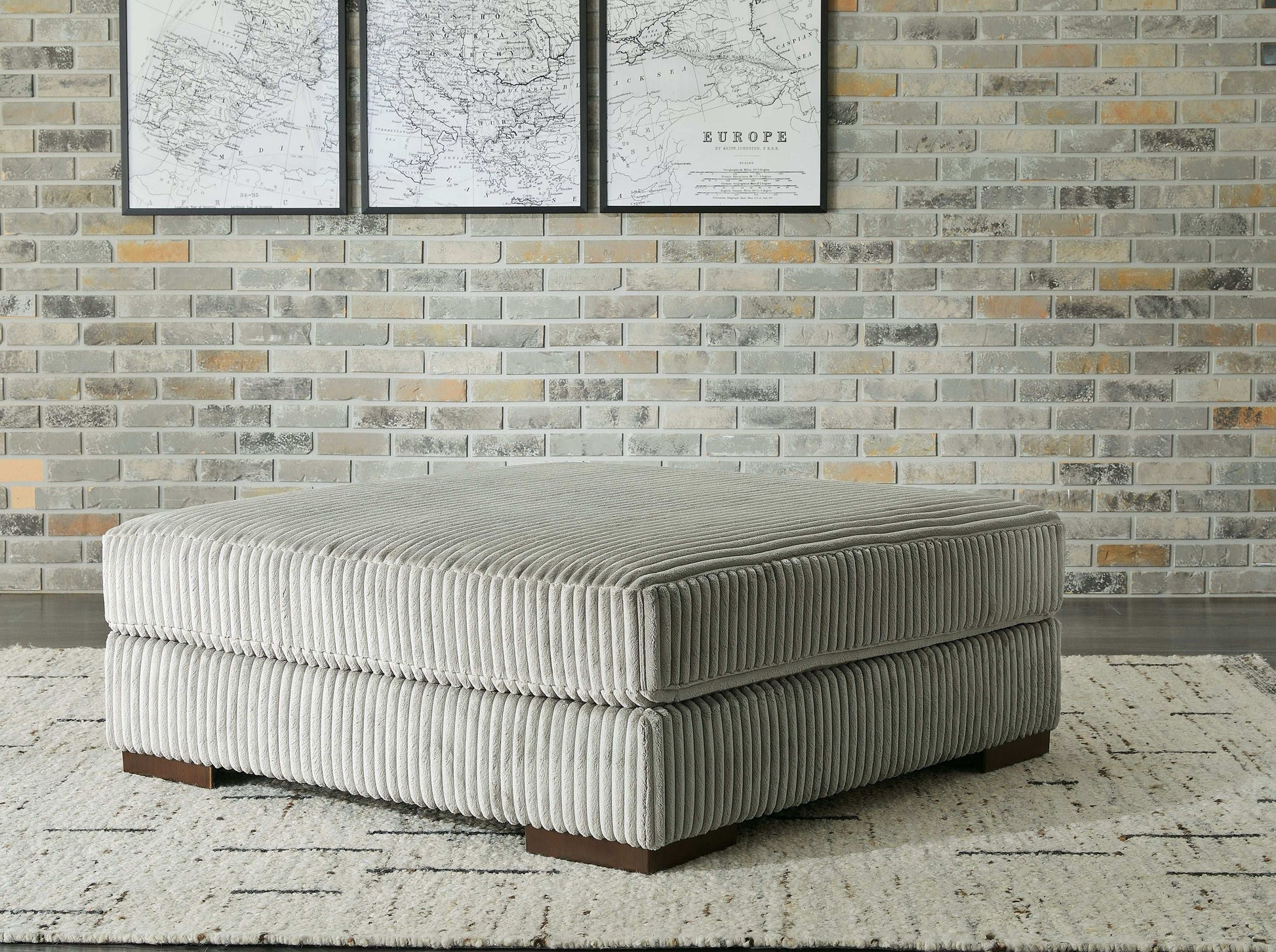 Lindyn - Oversized Accent Ottoman - Best Buy Furniture