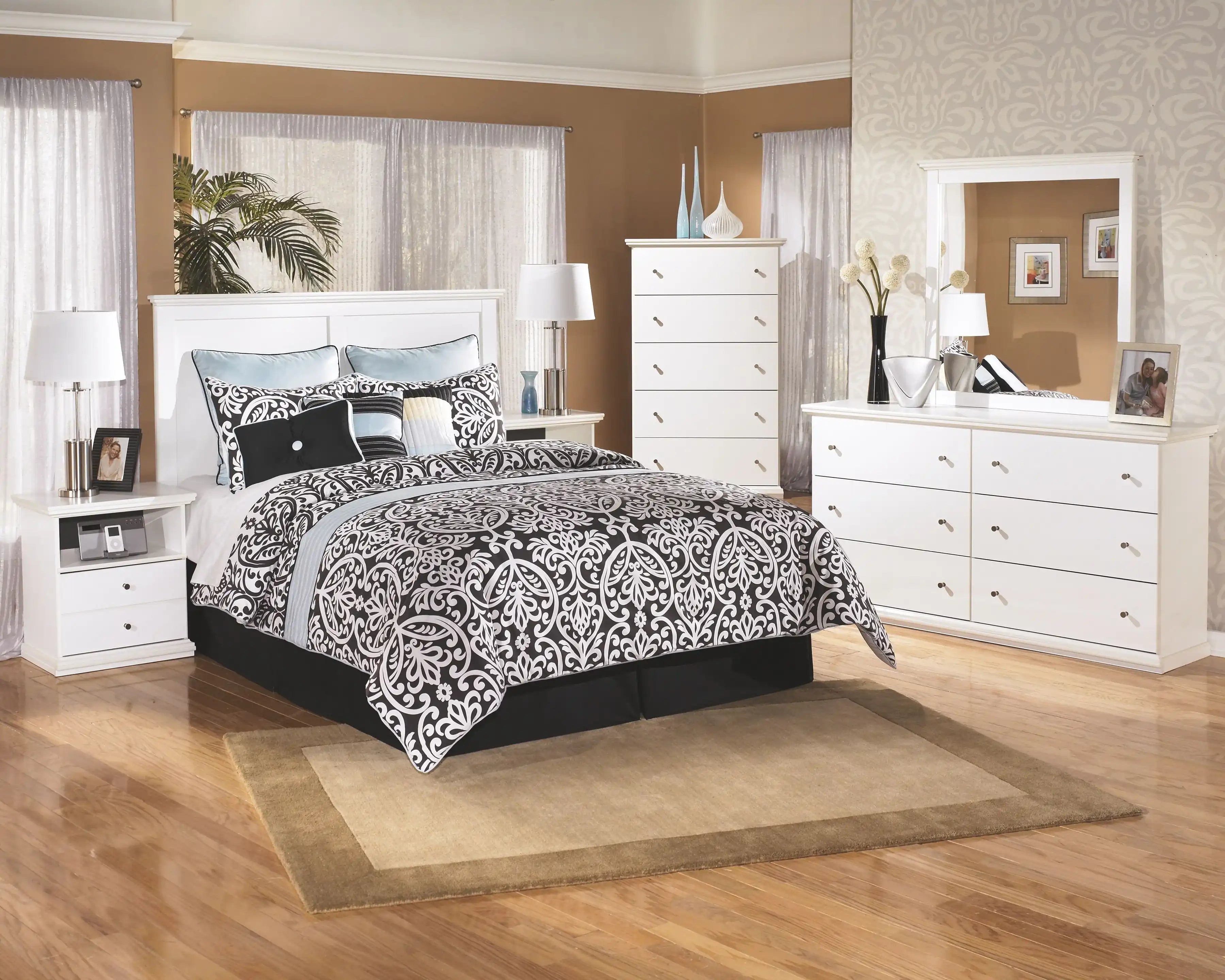 Bostwick Shoals - Five Drawer Chest - White - Best Buy Furniture