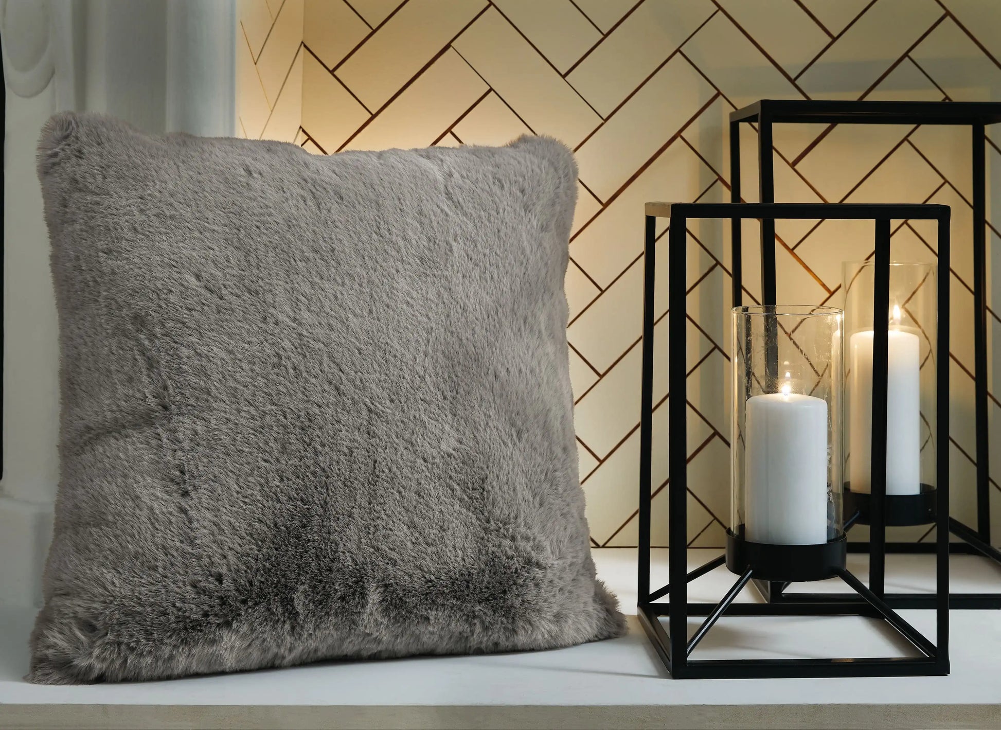 Gariland - Faux Fur Pillow - Best Buy Furniture