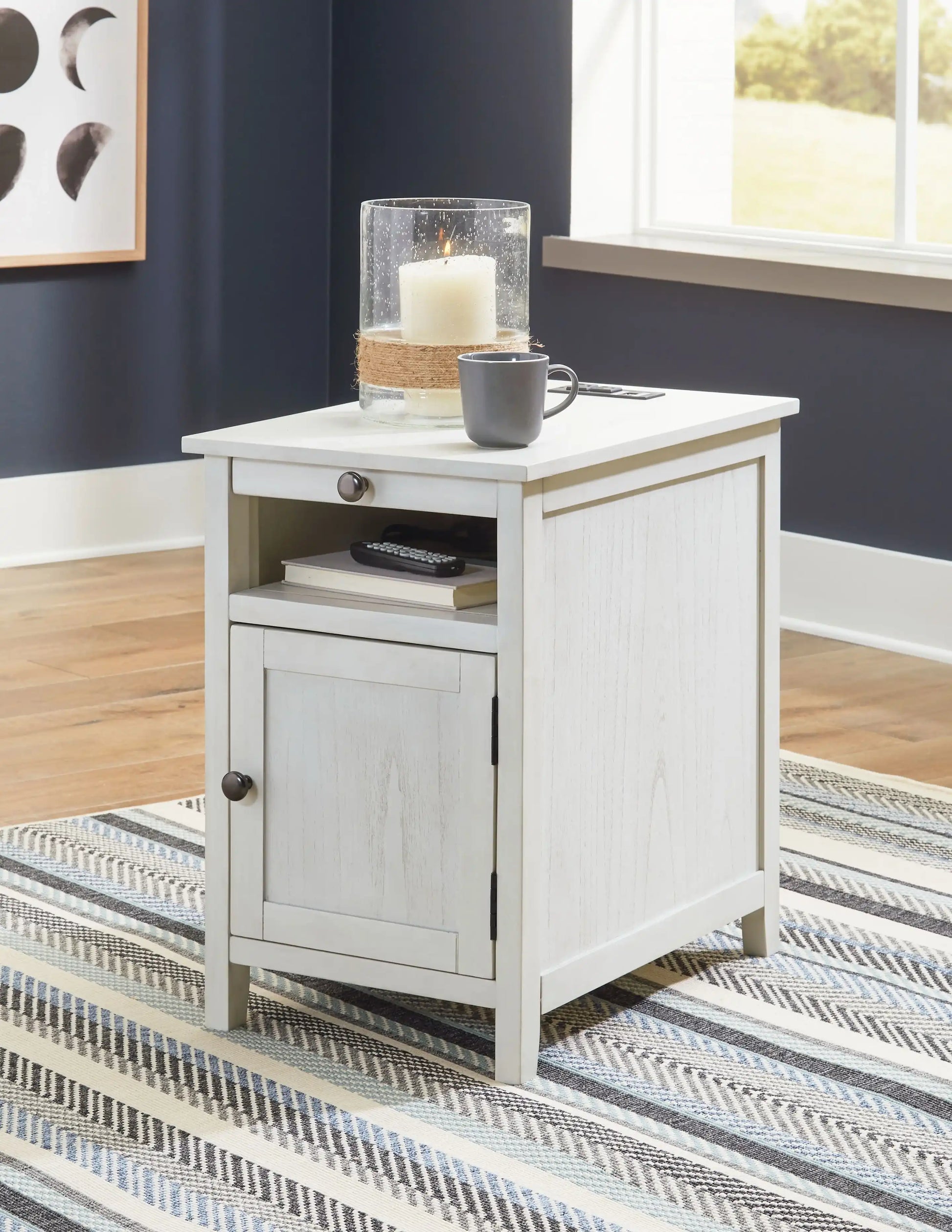 Treytown - Chair Side End Table - Best Buy Furniture