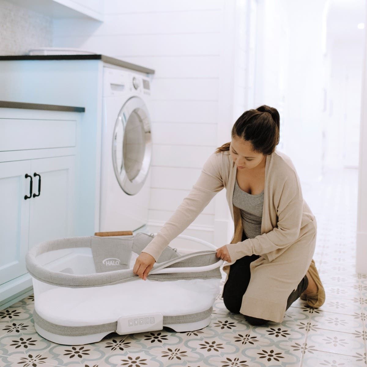 Bassinest® Luxe Swivel Sleeper Bassinet