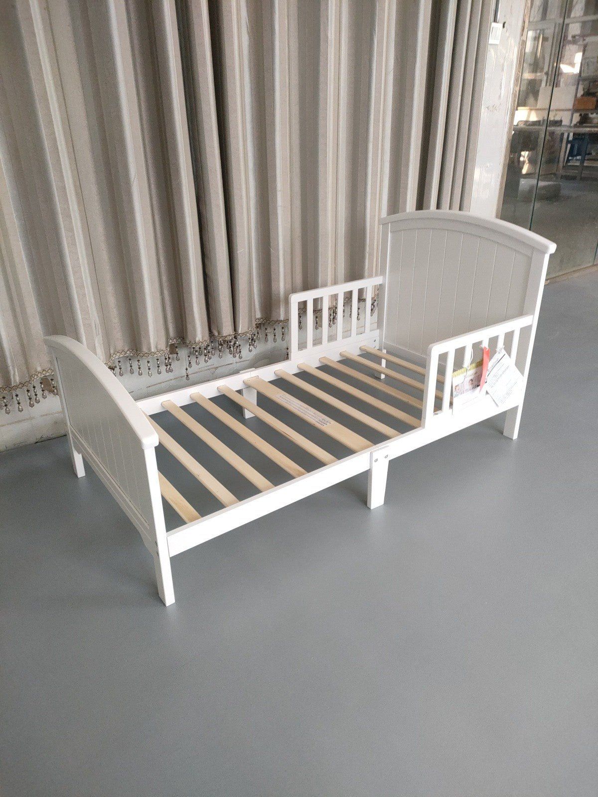 Hampton Toddler Bed, Matte White