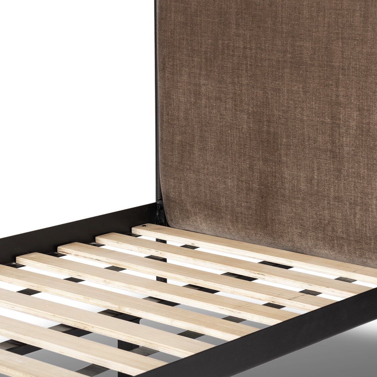 Leyla Bed