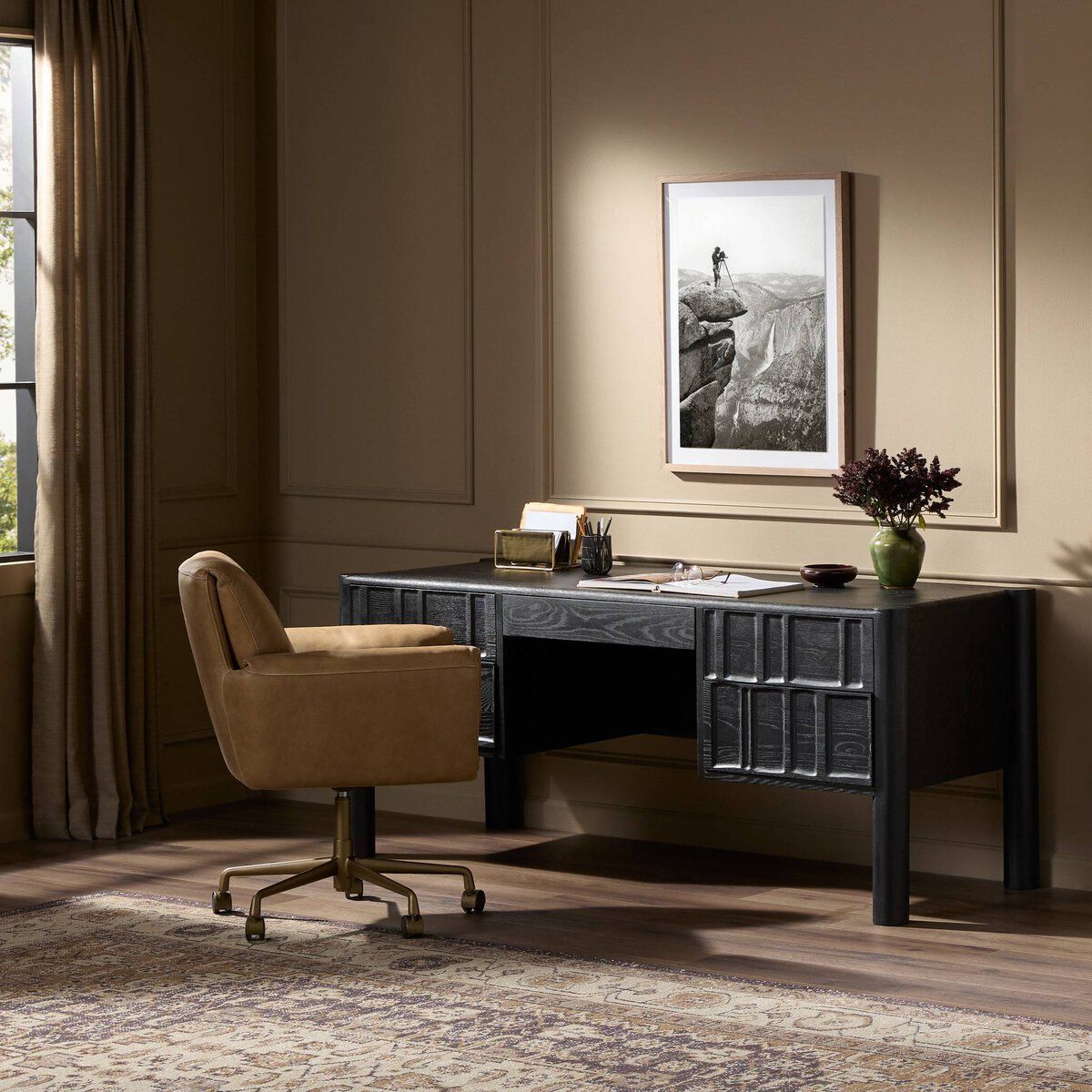 Ezri Desk