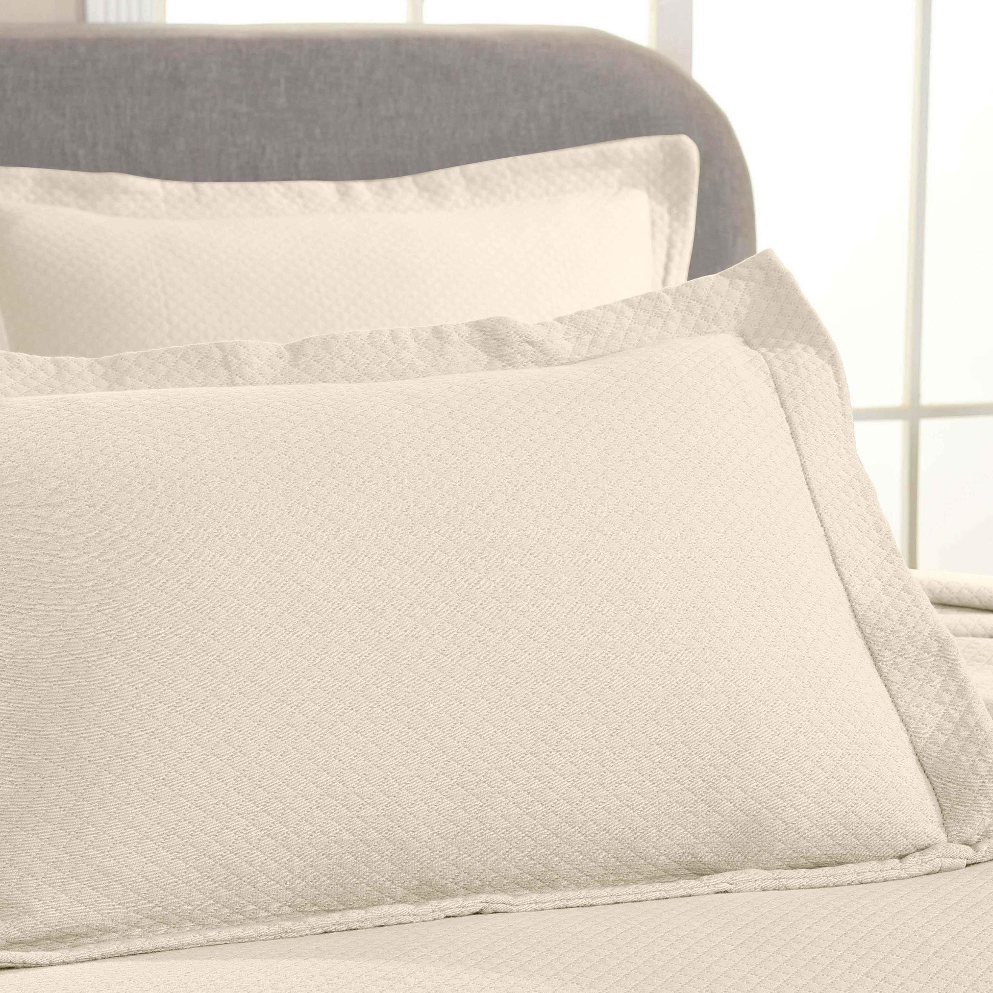 Solitaire Jacquard Matelassé Cotton Diamond Solitaire Bedspread Set - Bedspread by Superior Brand